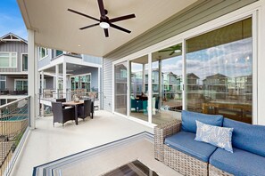 Terrace/patio - Stunning lakefront home on Lake LBJ with private pool spa and outdoor shower (Kingsland)