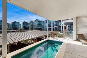 A heated pool - Stunning lakefront home on Lake LBJ with private pool spa and outdoor shower (Kingsland)