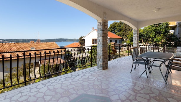 Outdoor dining - Apartment Limun by Interhome (Trogir)