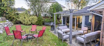 Relaxing 3-bedroom Home on 1 level w/ Sauna & Firepit, 20 Mins to D.C.