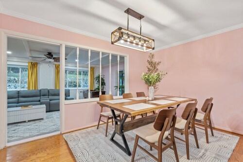 Relaxing 3-bedroom Home on 1 level w/ Sauna & Firepit, 20 Mins to D.C.