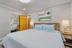 3 bedrooms, desk, iron/ironing board, travel crib - Relaxing 3-bedroom Home on 1 level w/ Sauna & Firepit, 20 Mins to D.C. (Springfield)