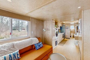 TV, fireplace, books - Relaxing spa-like tiny house w/ hot tub, sauna, beach access, dog-friendly (Colchester)