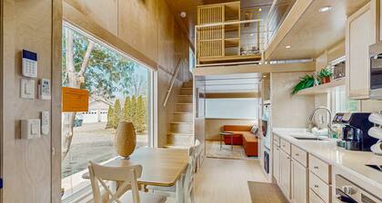 Relaxing spa-like tiny house w/ hot tub, sauna, beach access, dog-friendly