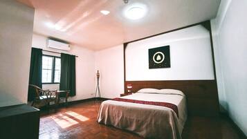 Basic Double Room | In-room safe, blackout drapes, free WiFi, bed sheets