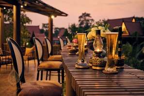 2 restaurants; breakfast, lunch, dinner, and brunch served