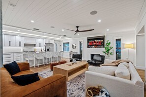 Smart TV, fireplace, video games, table tennis
