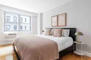 1 slaapkamer, een strijkplank/strijkijzer, wifi, beddengoed