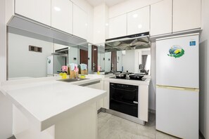 Comfort Studio, City View | Private kitchen