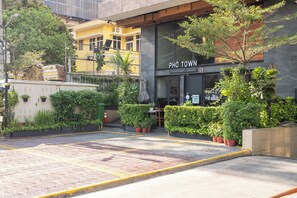 Exterior detail - Yue Tai Apartment City Center by Soben (Phnom Penh)
