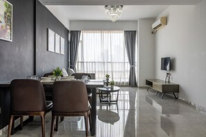 Design Apartment, 2 Bedrooms, City View | In-room dining - Yue Tai Apartment City Center by Soben (Phnom Penh)