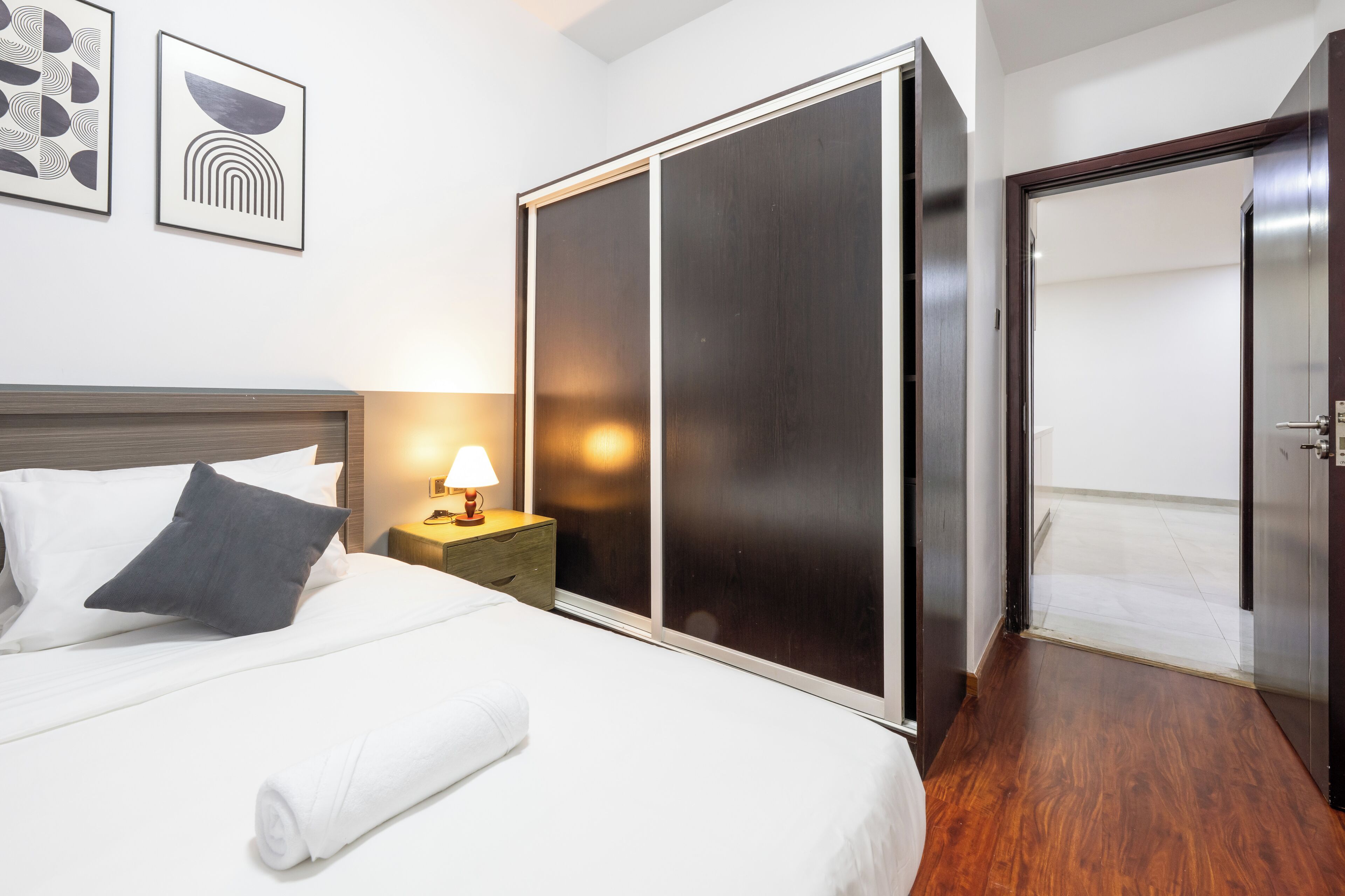 设计公寓, 2 间卧室, 城市景观 | 笔记本电脑工作区、熨斗/熨衣板、免费 WiFi