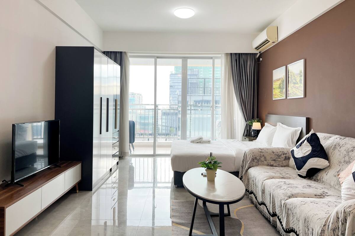 Studio Comfort, pemandangan kota | Ruang kerja ramah laptop, setrika/meja setrika, dan Wi-Fi gratis