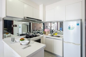 Comfort Studio, City View | Private kitchen - Yue Tai Apartment City Center by Soben (Phnom Penh)