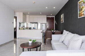 Family Apartment, City View | Living area