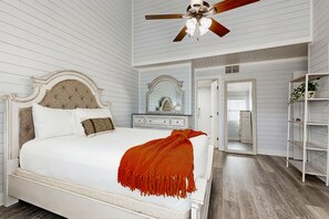 2 soverom, strykejern/-brett, internettilgang og sengetøy