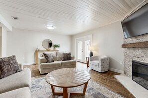 TV, fireplace