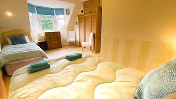 3 bedrooms, iron/ironing board, free WiFi, bed sheets