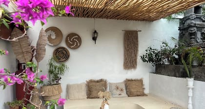 Beach Side, Villa, 3 Bedroom, private pool, 5min walk to Restaurant & shops.