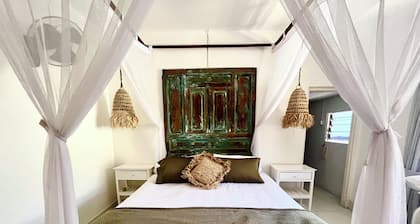 Beach Side, Villa, 3 Bedroom, private pool, 5min walk to Restaurant & shops.
