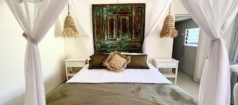 Beach Side, Villa, 3 Bedroom, private pool, 5min walk to Restaurant & shops.