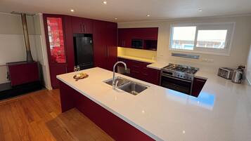 Microones, forn, placa de cuina i rentaplats