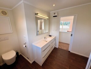 Dusche, Handtücher, Seife, Toilettenpapier