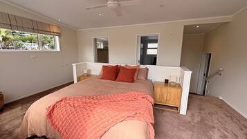 5 bedrooms, iron/ironing board, WiFi, bed sheets