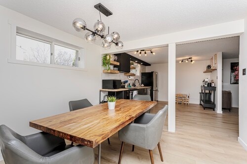 Cozy Retro Gem for the Fam W/ AC (Near Roger&WEM)