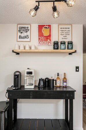 Interior - Cozy Retro Gem for the Fam W/ AC (Near Roger&WEM) (Edmonton)