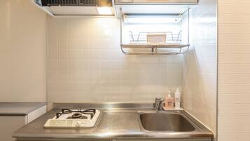 Fridge, microwave, stovetop, cookware/dishes/utensils