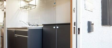 Fridge, microwave, stovetop, cookware/dishes/utensils