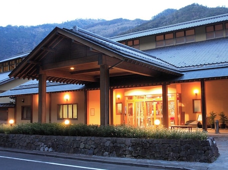 Exterior. Nonsmoking Twostorey house along the river ma / Koyu-gun Miyazaki