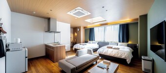 A room with a skylight An open space filled with natural light Conveniently located within a 5min / Hatsukaichi Hiroshima