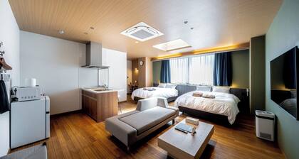 A room with a skylight An open space filled with natural light Conveniently located within a 5min / Hatsukaichi Hiroshima