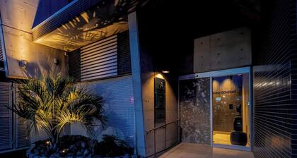 7 minutes walk to Miyajimaguchi ferry terminal Free parking available Leave your car at the hotel / Hatsukaichi Hiroshima