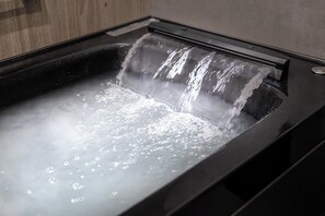 室内 SPA 浴缸