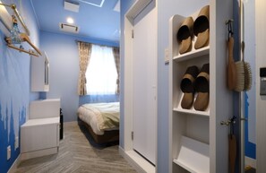 1 soverom, skrivebord, strykejern/-brett og wi-fi (inkludert)