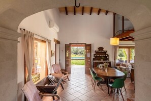 A dining area with a large table, chairs, and a view of the outdoors. - Countryside finca in Mallorca with Private Pool and Nature (INCA, Mallorca)