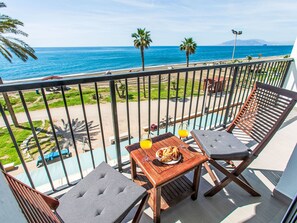 Outdoor dining - Rinconada beachfront 2 by Interhome (Rincón de la Victoria)