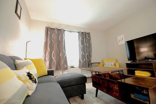 Mellow Mimosa Mission, Condo -Minutes to WPAFB & WSU, Fast Wifi, A/C