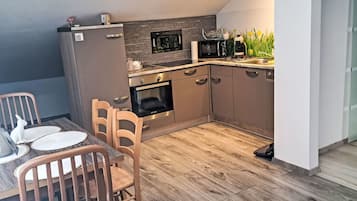Fridge, microwave, oven, dishwasher