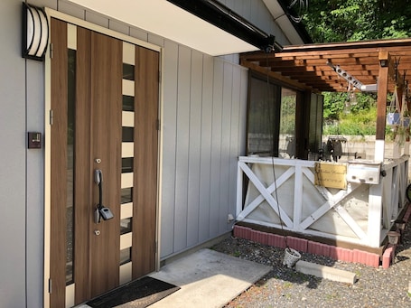 Exterior detail. Emptyhanded BBQ 4minute walk from Keisei Sakura / Sakura Chiba