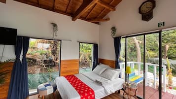 1 bedroom, bed sheets