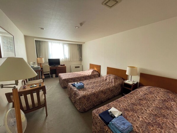 1 bedroom, desk, iron/ironing board, free WiFi - Nonsmoking Westernstyle triple room in the main building 2 meals included plan / Rishirigun Hokkaidō (Rishirigun)