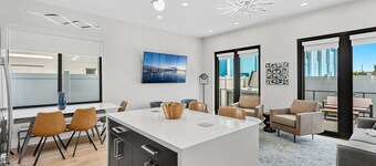 Luxury Escape - Hot Tub - Across from Beach - Balcony