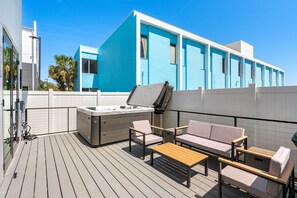 Terrace/patio - Luxury Escape - Hot Tub - Across from Beach - Balcony (Cocoa Beach)