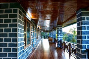 Living area - White Hills Cottage (Bhikyasain)