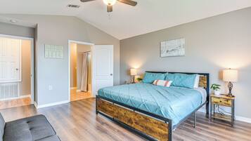 3 bedrooms, desk, internet, bed sheets