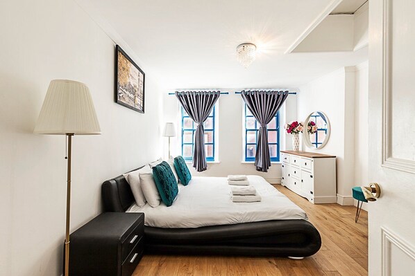 4 bedrooms, iron/ironing board, bed sheets